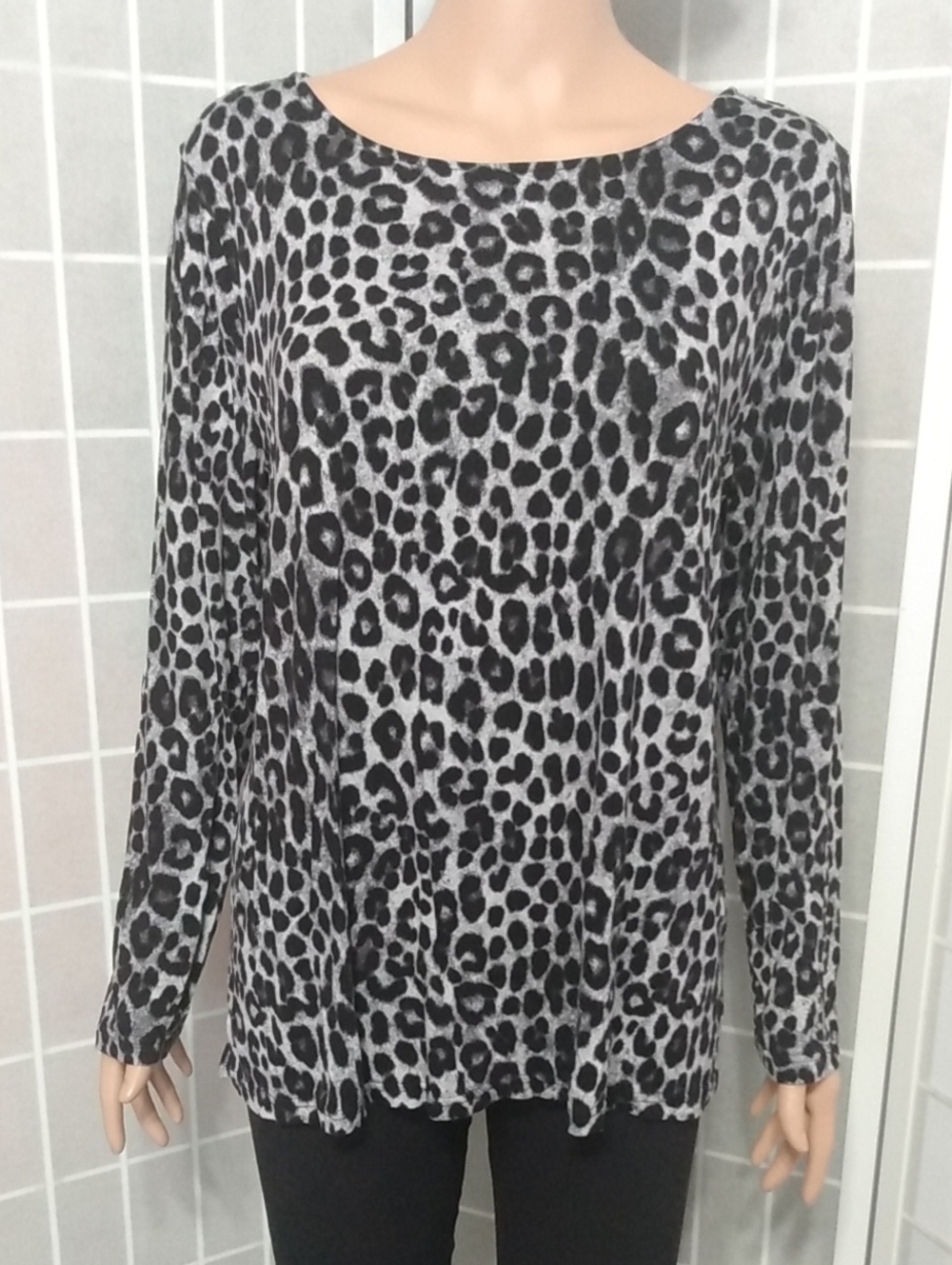 Mario Serrani Black and Gray Leopard Print Long Sleeve Top- WMNS Large